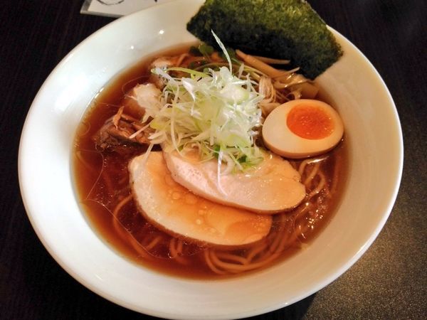 「きまぐれ限定 久米島赤鶏80％ 鶏醤油そば」@麺屋 シロサキの写真