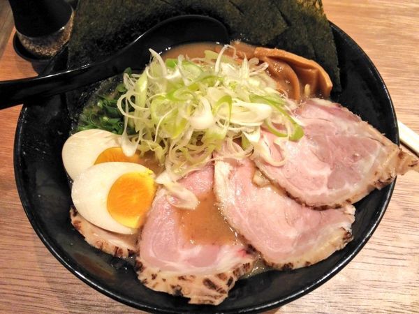 「豚骨醤油ラーメンSP」@麺恋 まうろあの写真