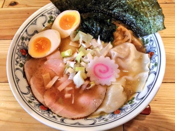 「煮干しワンタン麺」@中華そば ぬーじボンボン メンデスの写真
