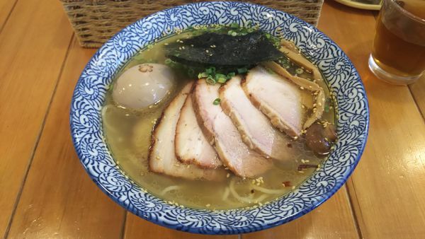 「はるゆたかチャーシューメン+カリフリ農場味玉 1340円」@らーめん森や。の写真