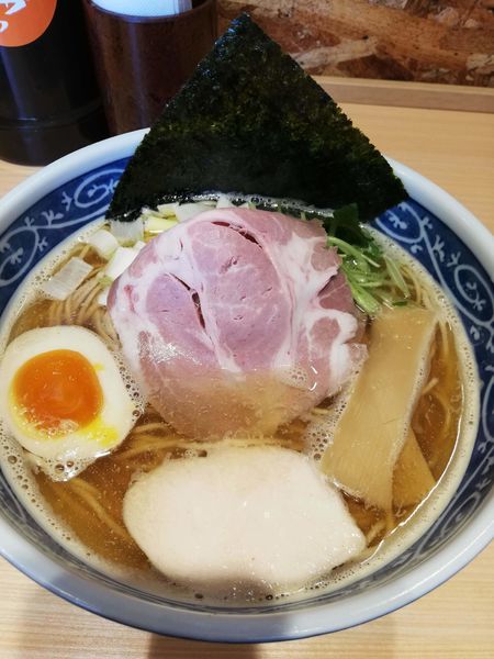 「白醤油煮干しそば」@寿製麺 よしかわ 西台駅前店の写真