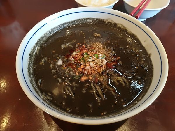 「5/8 黒胡麻担々麺950円」@ダブルハピネスダイニングの写真