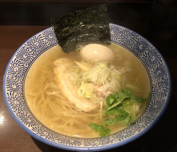 「淡麗塩そば +味玉」@麺屋 樹真の写真