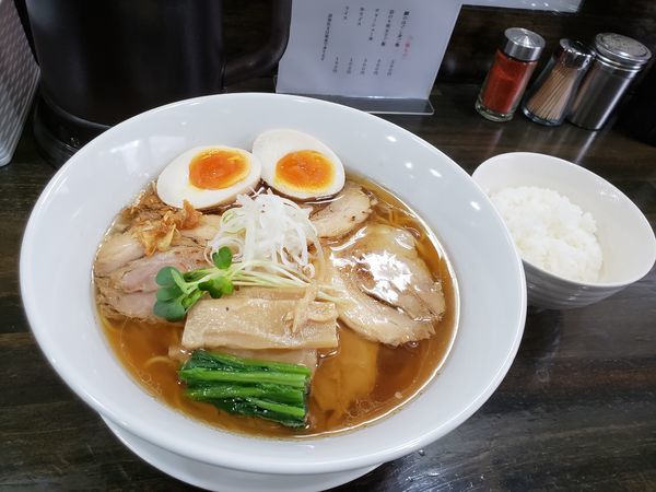 「味玉醤油+チャーシュー+半ライス」@ラーメン晃煇の写真