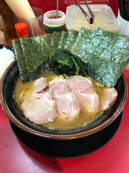 「中盛りチャーシュー 固め 海苔 ライス」@家系ラーメン とらきち家の写真
