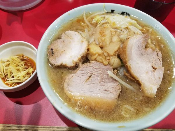 「ラーメン 麺1∕3、豚プラス、カラメ有り」@ラーメンきずなの写真