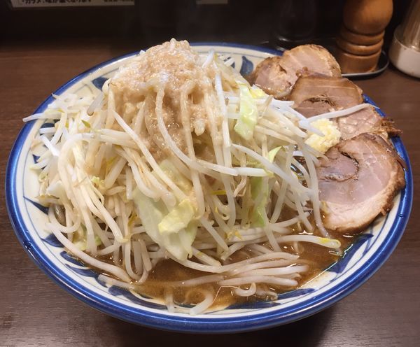 「大らーめん(ヤサイニンニクアブラ)＋チャーシュー2枚」@豪麺MARUKOの写真