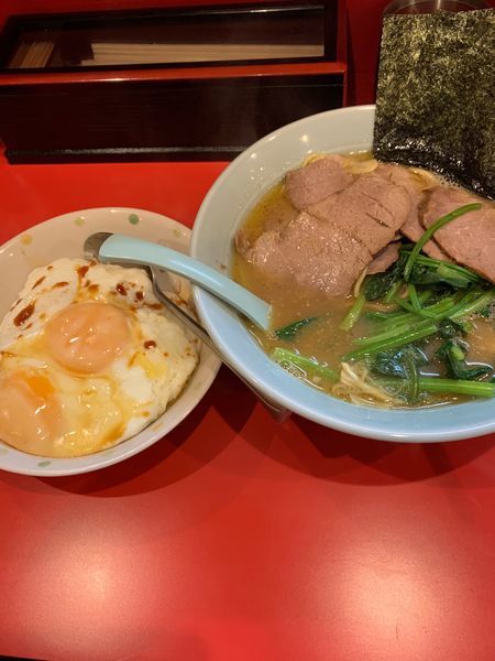 「チャーシューメン880円、目玉焼き丼280円。」@横浜家系ラーメン 黄金家の写真