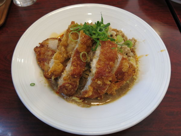 「さっくり鶏パイコーの汁なし花椒担担麺:809円」@バーミヤン しらひげ橋店の写真