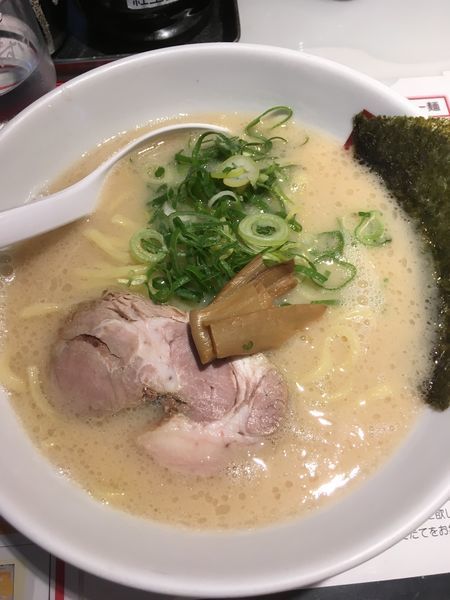 「らーめん白＋替え玉」@麺屋 のすけの写真