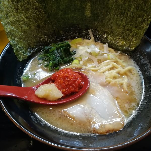 「豚骨醤油ラーメン」@富士家系直壱家 御殿場店の写真