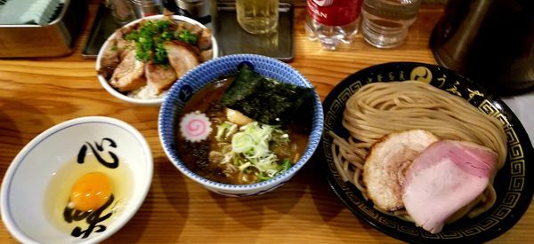 「つけ味玉(並)＋生卵、チャーシューご飯」@中華蕎麦うゑずの写真