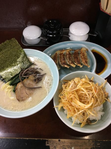 「ラーメン(塩)+餃子+ネギチャーシュー丼」@横浜ラーメン 壱鉄家の写真