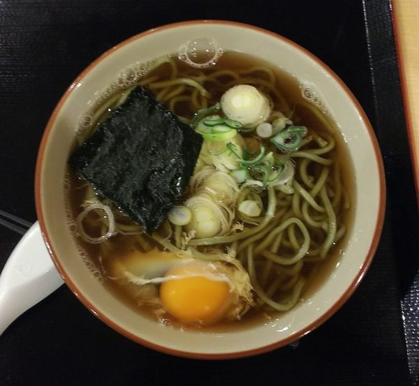 「月見そば570円」@泉平の写真