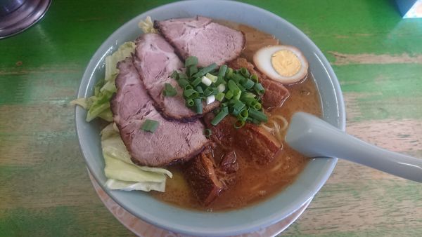 「桃太郎ラーメン(とんこつ) 900円」@熊本ラーメン 桃太郎の写真