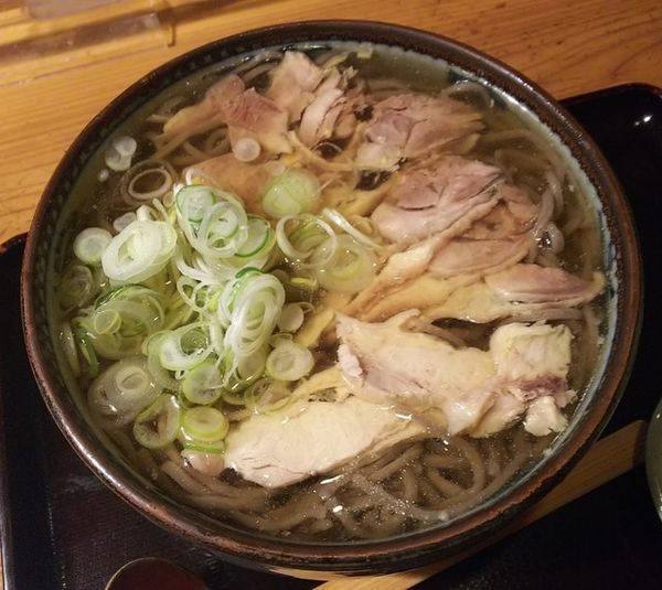 「肉そば（冷たい）700円」@そば処あおばの写真