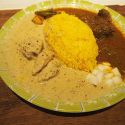 あいがけカレー（ココナッツチキン×マトン）