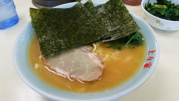 「ラーメン　+　ほうれん草」@横浜家系ラーメン 上々家 環八矢口店の写真
