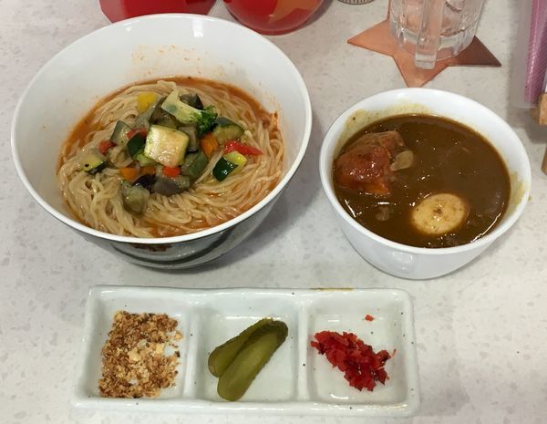 「カレーつけ麺（麺1.5玉）1600円+味玉」@ラーメン星印の写真