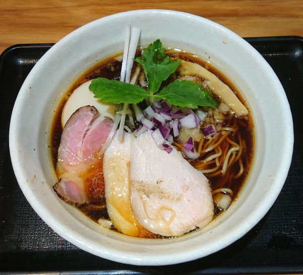 「【限定】鶏そば(醤油)＋味玉」@つけめん・らーめん・煮干そば 金狼の写真