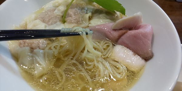「鶏と水(塩)￥850+ワンタン￥200×2」@麺.SUZUKiの写真