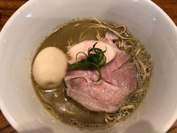 「瀬戸内煮干そば800円＋味玉100円」@中華そば 先崎の写真