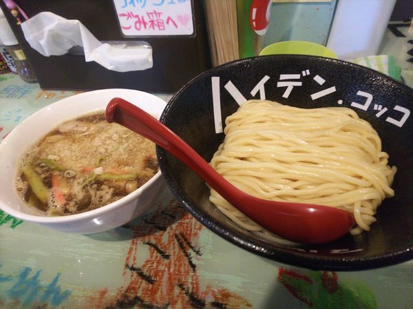 「魚貝豚つけ麺スパイシー大盛り850円」@ハイデン.コッコFACTORYサマンサ・タマサの写真
