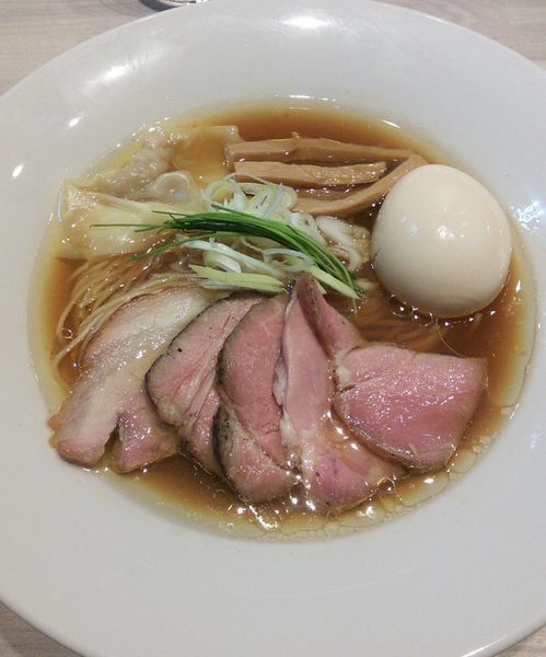 「特製中華蕎麦(醤油)　１０５０円」@宍道湖しじみ中華蕎麦 琥珀 東京本店の写真