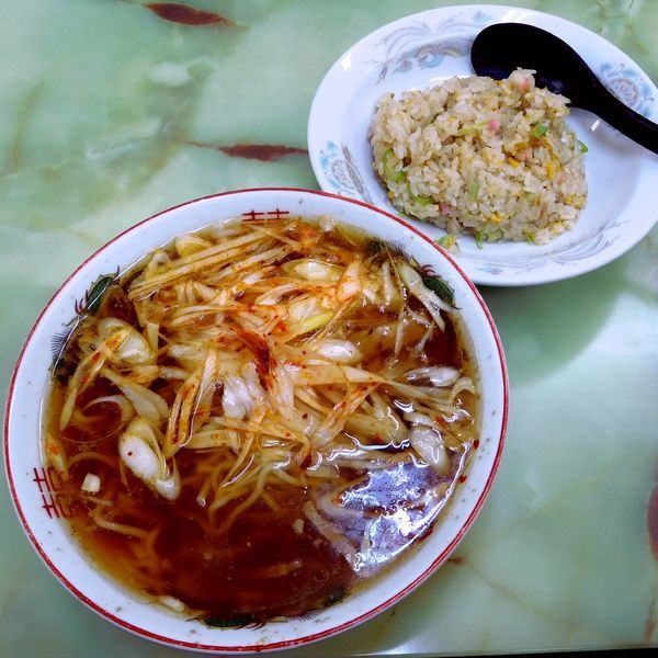 「ネギラーメンと半チャーハン（税別 900円）」@よしの食堂の写真