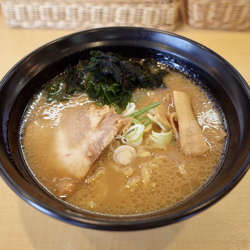 醤油とんこつらーめん 並…600円