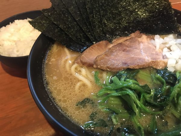 「豚骨醤油 720円 のり 100円」@横浜家系らーめん 極楽家の写真