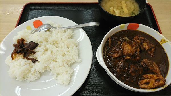 「ごろごろ煮込みチキンカレー　５９０円」@松屋 船橋南口店の写真