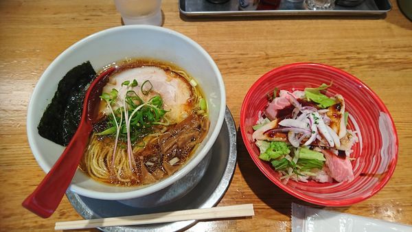 「燕ラーメン醤油 ＋ レアロースチャーシュー丼」@麺屋 燕の写真