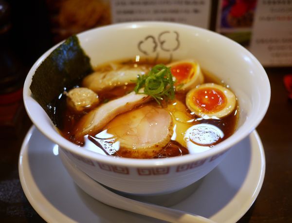 「特製 鶏の醤油らーめん」@鶏喰～TRICK～の写真