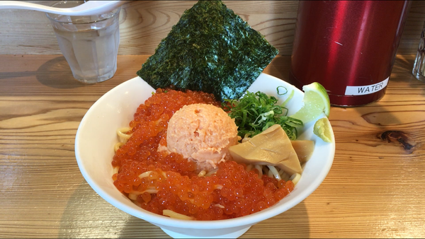 「［限定］冷やし中華サーモン親子＋エビ油ＴＫＧ」@らーめん いつ樹 本店の写真