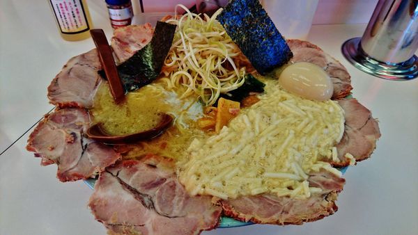 「ネギとろチャー醤油+大盛り+味玉+ぷるんぷるん飯」@壱発ラーメン 福生店の写真