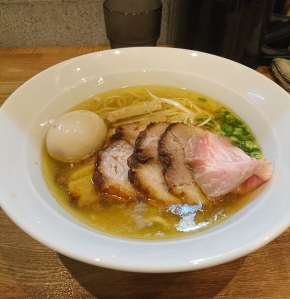 「チャーシュー塩らぁめん 味玉」@麺処 青野の写真