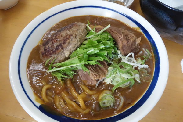 「和牛タン先カレー B 和牛ハンバーグ乗せ」@MENYA 食い味の道有楽の写真