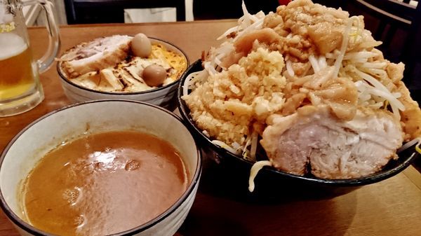 「つけ麺+大盛り+豚豚+炙りチーズ麻婆丼+生ビール」@火の豚 立川ラーメンスクエア店の写真