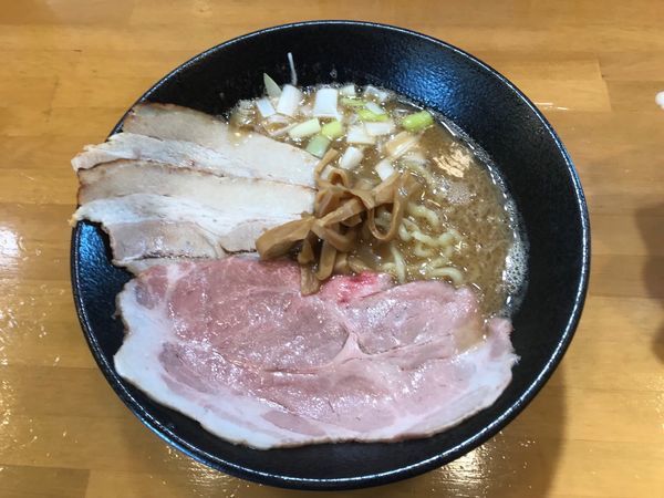 「豚骨魚介中華そば 大盛り」@自家製中華そば 麺の虜の写真