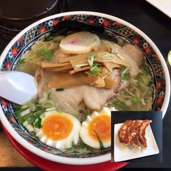 「特製塩拉麺 860円 ＋ ハーフ餃子(3個)270円」@函館麺厨房あじさい 本店の写真