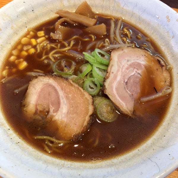 「熟成醤油らーめん　700円　餃子セット　200円」@旭川らーめん かじべえの写真