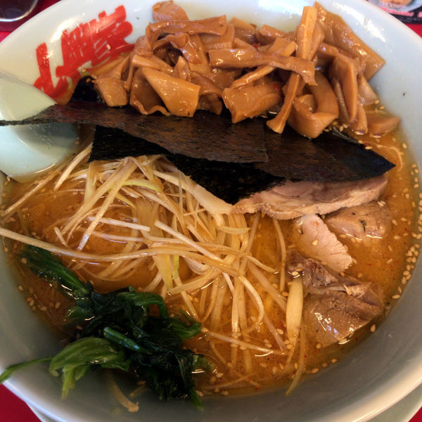 「特製味噌ネギラーメン840円　メンマ110円　チャーシュー」@ラーメン山岡家 大泉店の写真