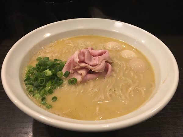 「平貝の潮そば うずら味玉」@灰汁中華 丿貫 福富町本店の写真