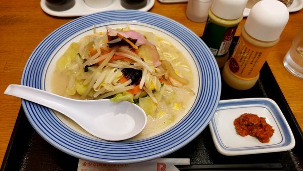 「野菜たっぷりチャンポン  ミドル」@長崎ちゃんぽん リンガーハット 横浜伊勢佐木モール店の写真