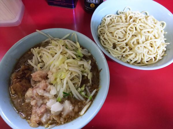 「小ラーメン＋ブッたまつけ麺　ヤサイニンニクアブラ　840円」@ラーメン二郎 中山駅前店の写真