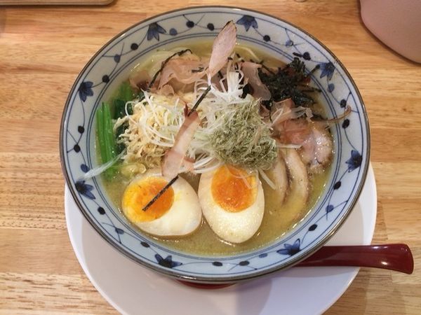 「特製うめしおらーめん（わんたん 味玉入）」@らーめん天神下 大喜の写真