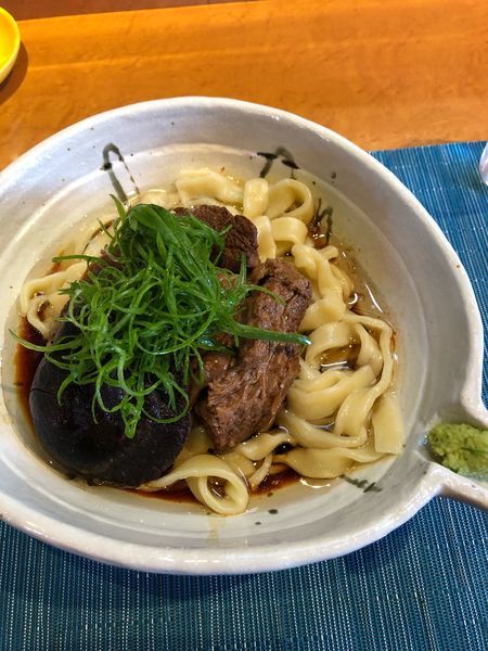 「限定 黒毛和牛の煮込みそば太麺ver 1000円」@柴崎亭の写真