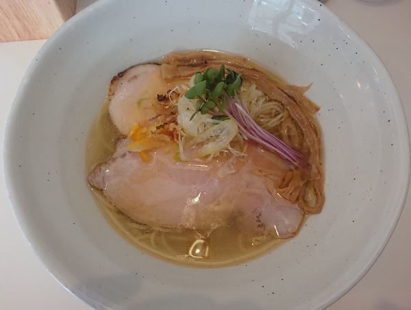 「鶏塩そば」@鶏そば朱雀の写真