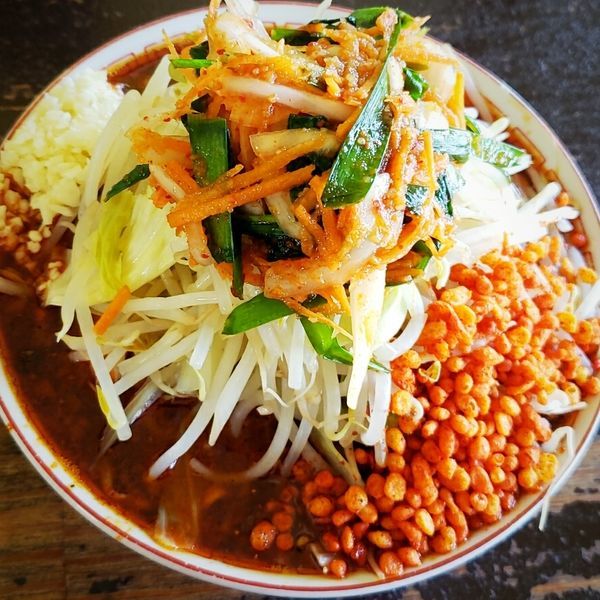 「ミニめんじろ（細麺）７５０円＋紅化＋ニラチムチ」@めんじろの写真